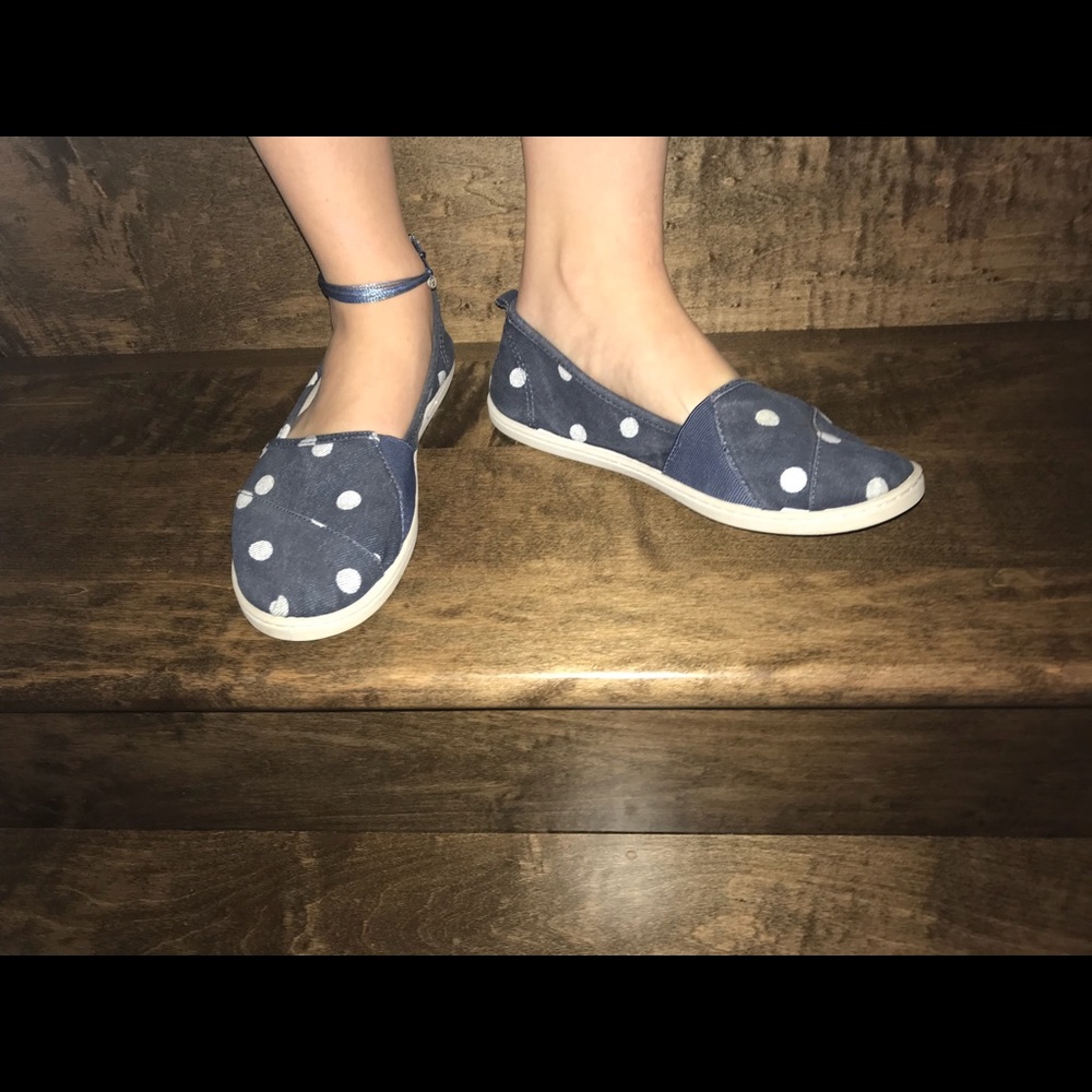 Aeropostale navy shoes.
